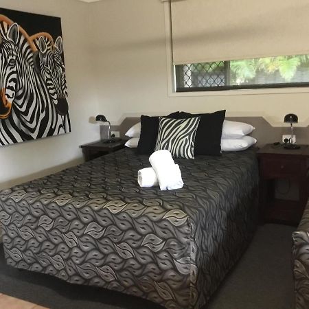 Golden Palms Motor Inn Μπούνταμπεργκ Εξωτερικό φωτογραφία