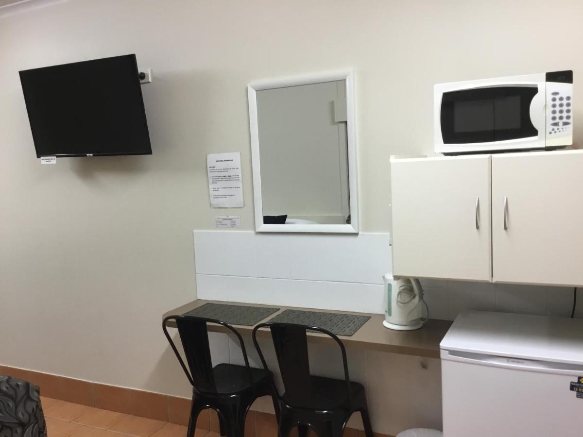 Golden Palms Motor Inn Μπούνταμπεργκ Εξωτερικό φωτογραφία