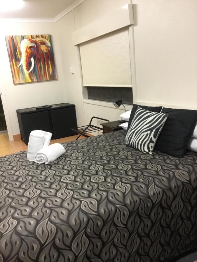 Golden Palms Motor Inn Μπούνταμπεργκ Εξωτερικό φωτογραφία