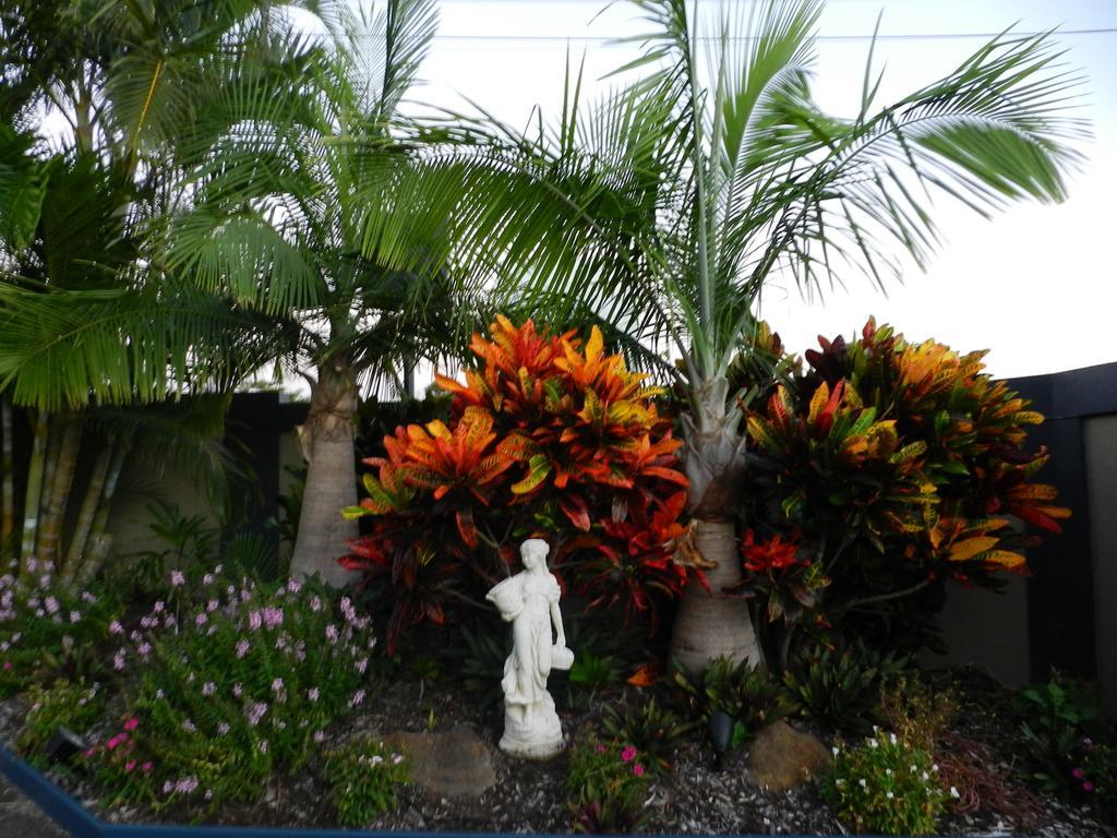 Golden Palms Motor Inn Μπούνταμπεργκ Εξωτερικό φωτογραφία