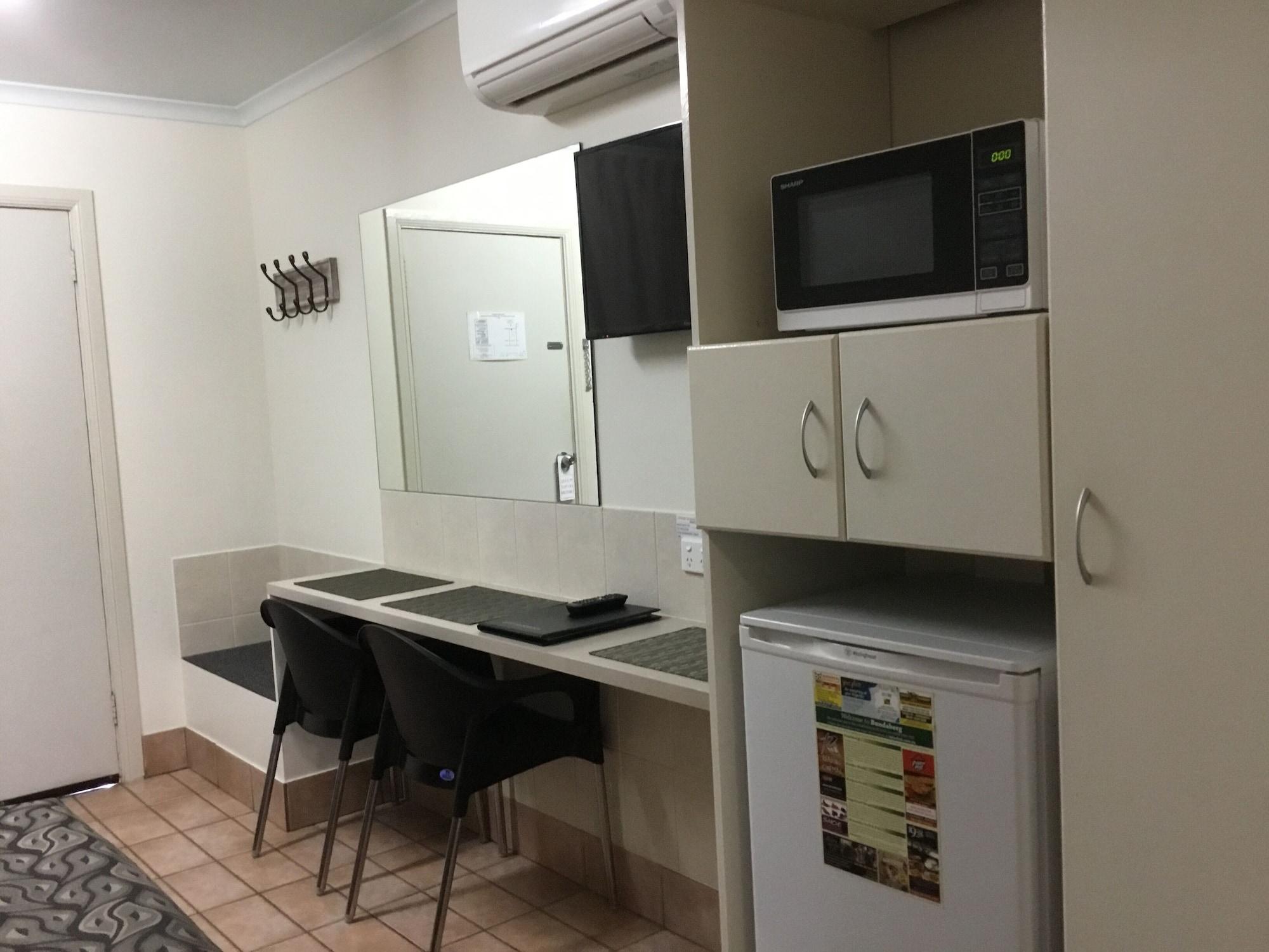 Golden Palms Motor Inn Μπούνταμπεργκ Εξωτερικό φωτογραφία