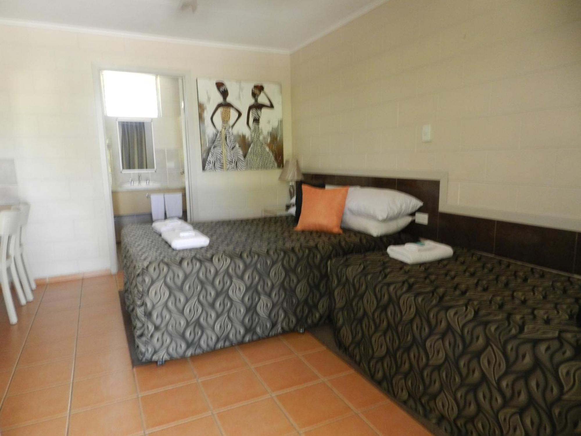 Golden Palms Motor Inn Μπούνταμπεργκ Δωμάτιο φωτογραφία