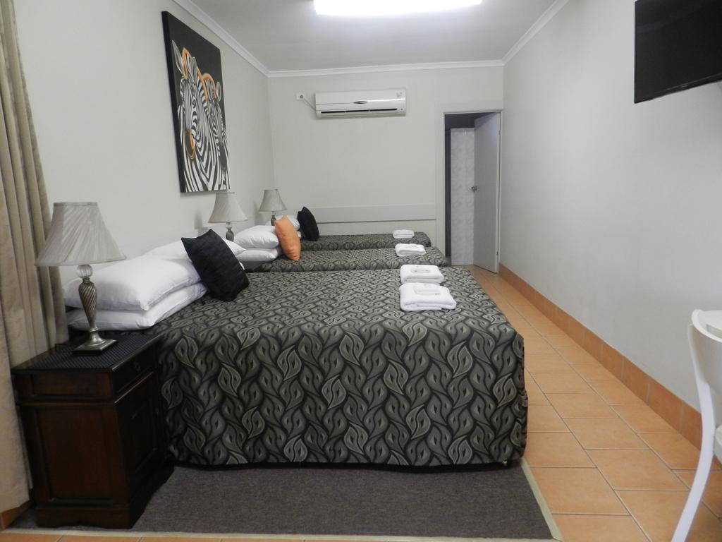 Golden Palms Motor Inn Μπούνταμπεργκ Εξωτερικό φωτογραφία