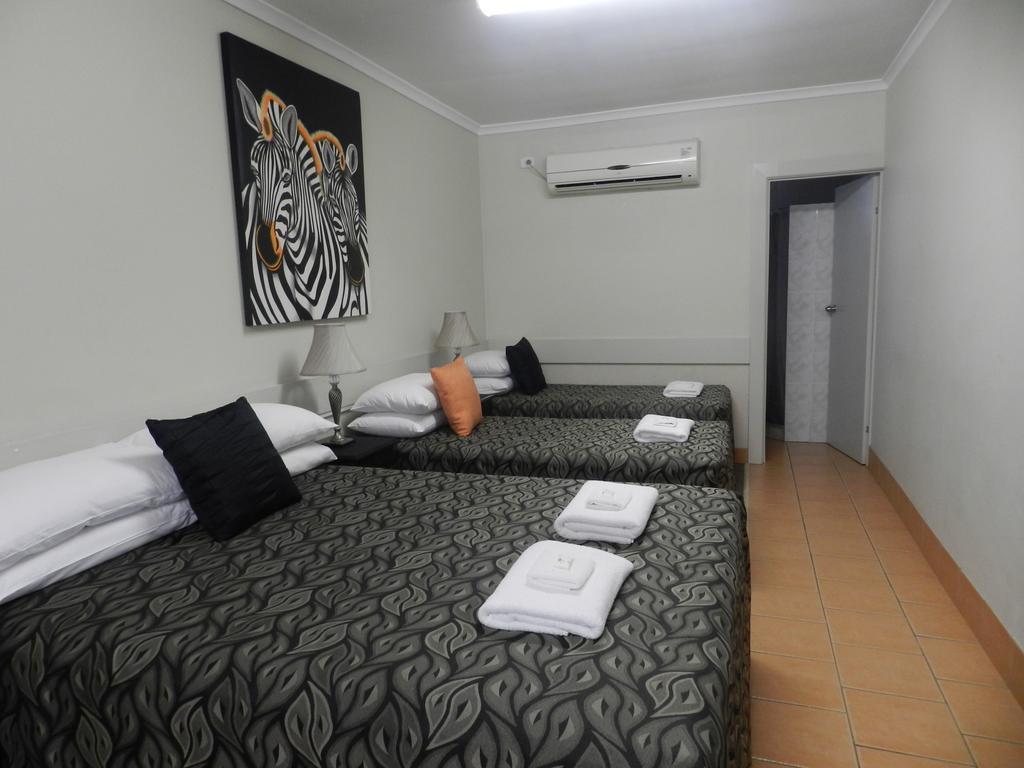 Golden Palms Motor Inn Μπούνταμπεργκ Εξωτερικό φωτογραφία