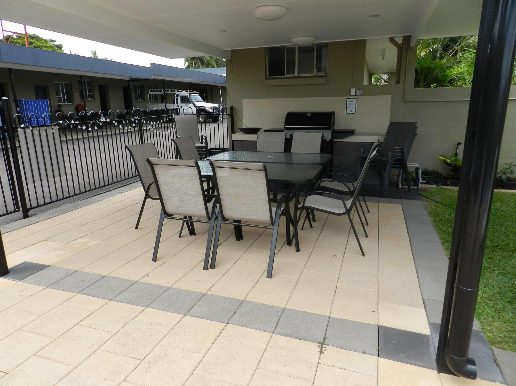 Golden Palms Motor Inn Μπούνταμπεργκ Εξωτερικό φωτογραφία