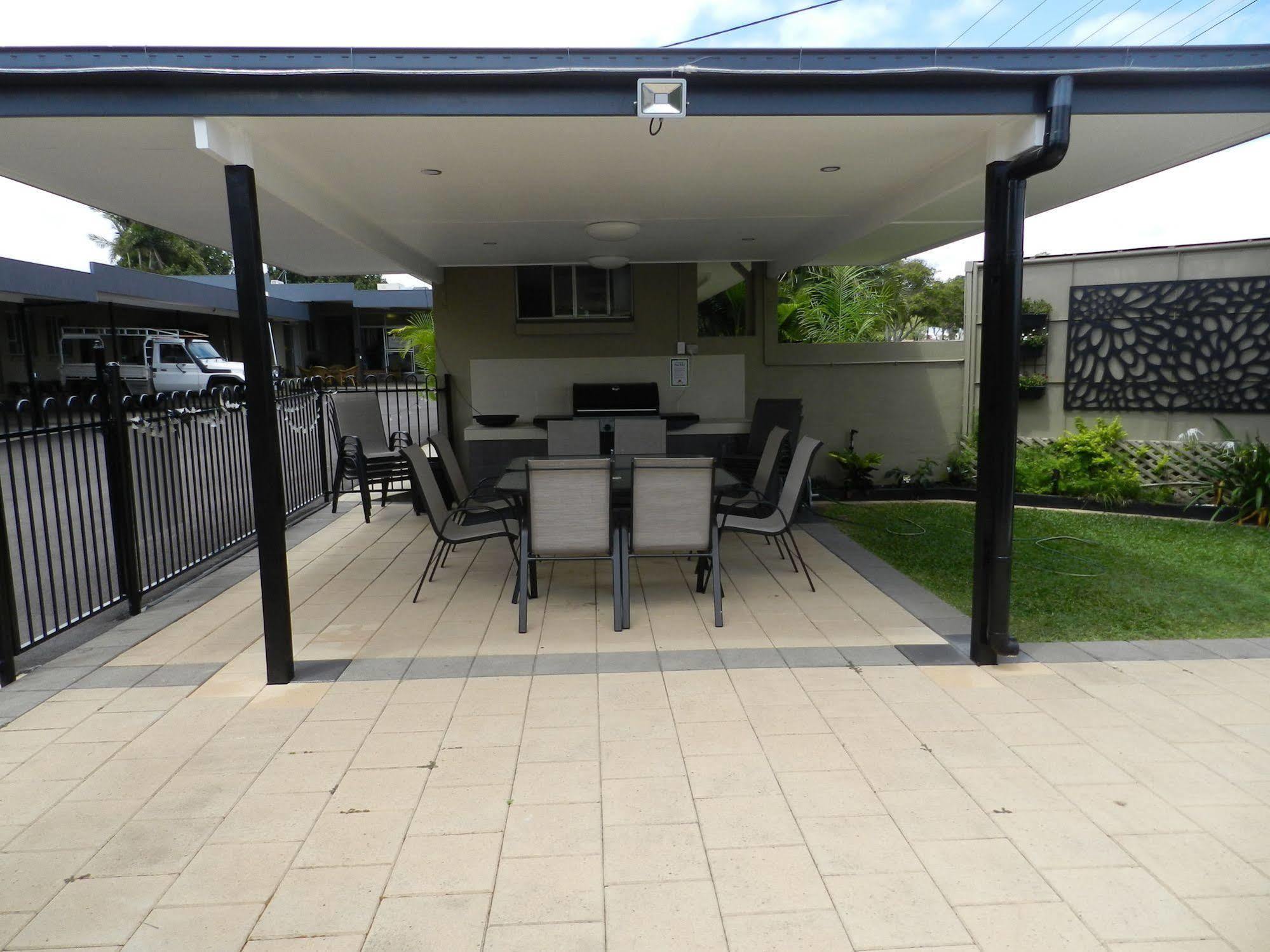 Golden Palms Motor Inn Μπούνταμπεργκ Εξωτερικό φωτογραφία