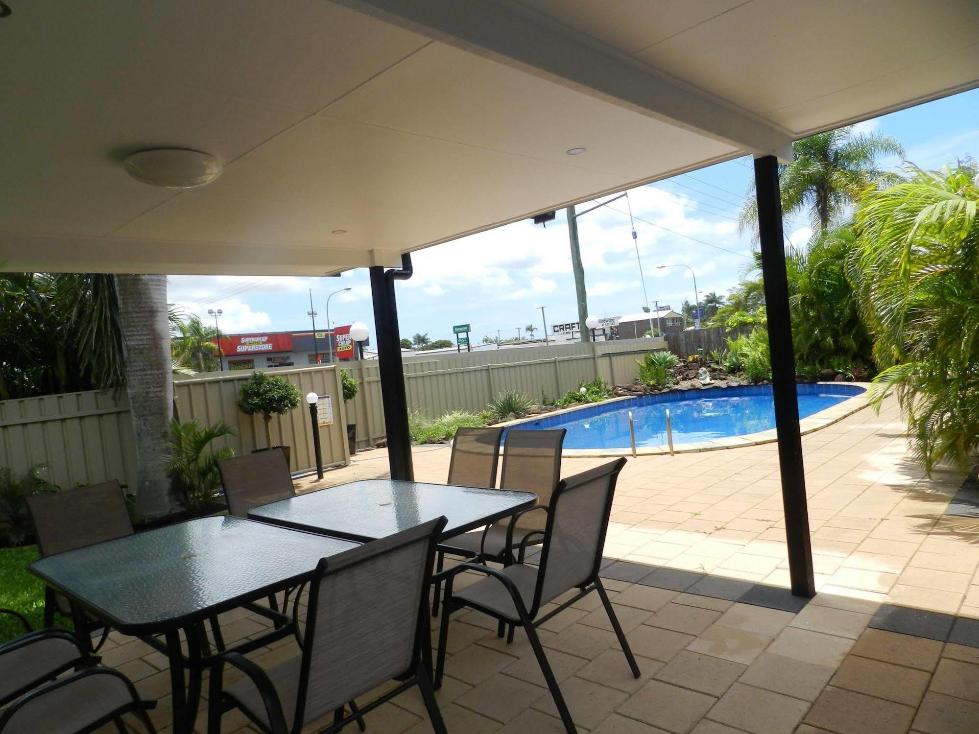 Golden Palms Motor Inn Μπούνταμπεργκ Εξωτερικό φωτογραφία